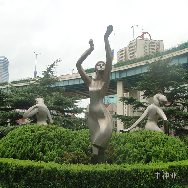 少女戲水(1).jpg