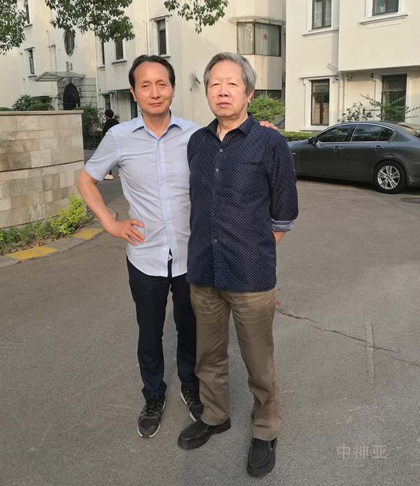 與唐世儲合影1.jpg
